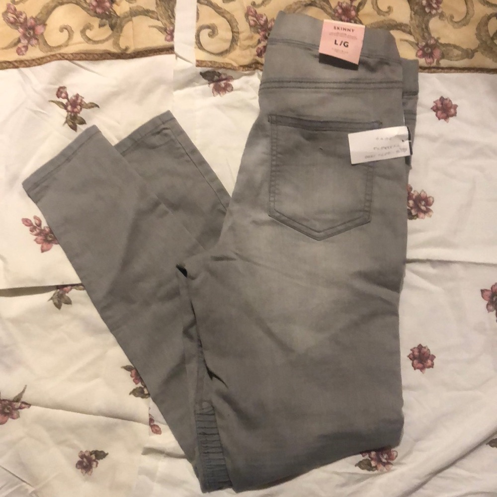 Skinny mid rise jeggings . Super comfortable